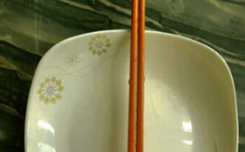 롢